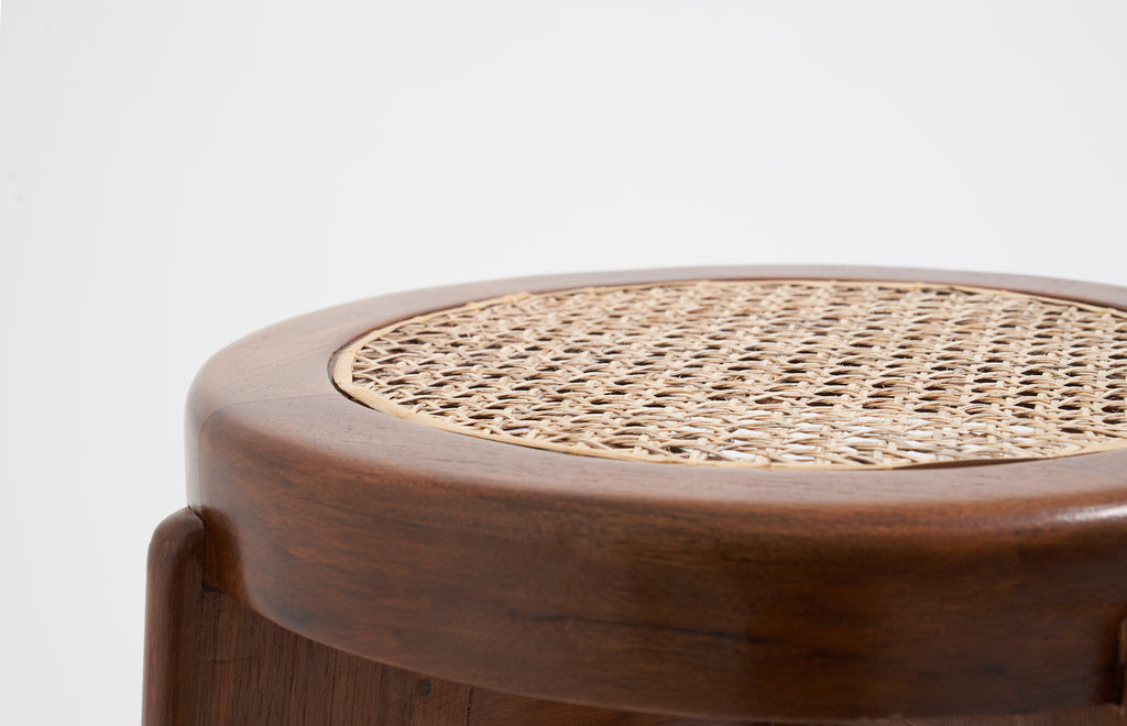 ジャンヌレのケーンシートラウンドハイスツール 丸いシート部分ズーム