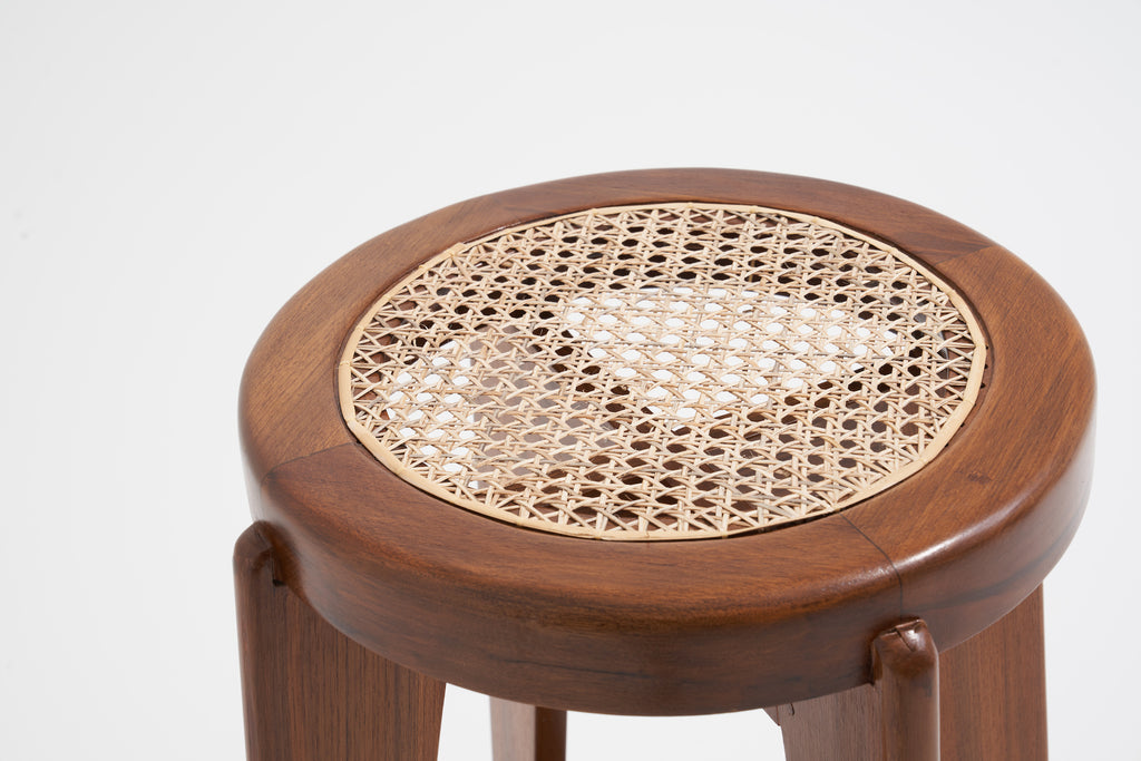 ジャンヌレのケーンシートラウンドハイスツール 丸いシート部分上から