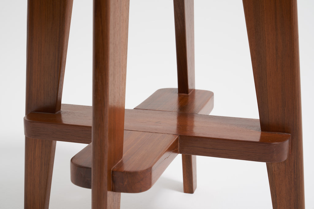 ジャンヌレのケーンシートラウンドハイスツール 4本のレッグとクロスバー部分