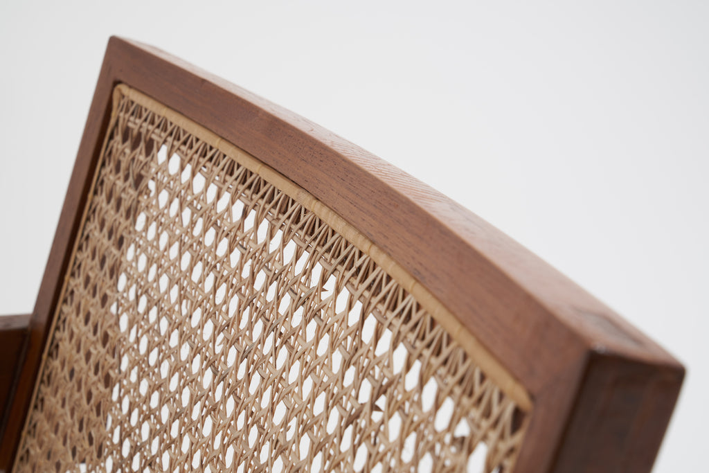 ジャンヌレのオフィスケーンチェア(アーム有り)背もたれ部分のズーム画像