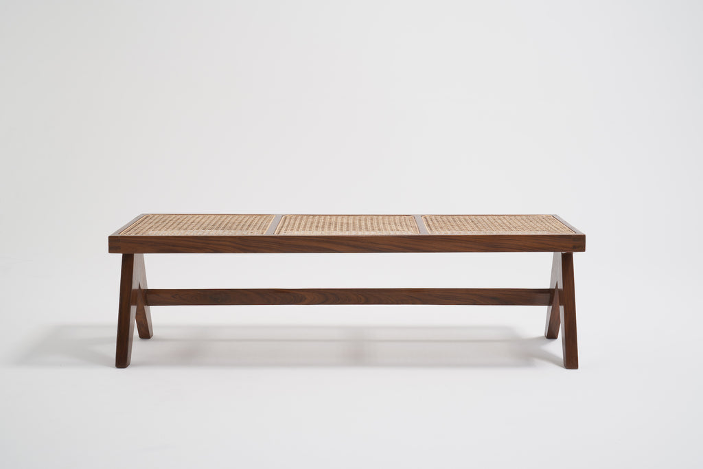 ジャンヌレのケーンベンチ(背もたれ無し)正面