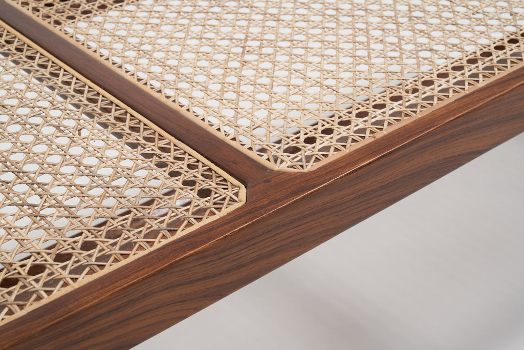 ジャンヌレのケーンベンチ(背もたれ無し) シート部分ズーム