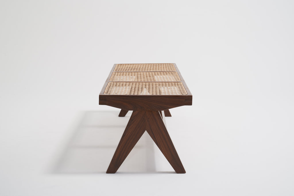 ジャンヌレのケーンベンチ(背もたれ無し) サイドをやや上から見た図