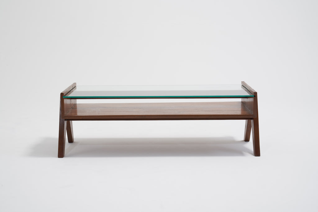 ジャンヌレのコーヒーテーブル 正面から