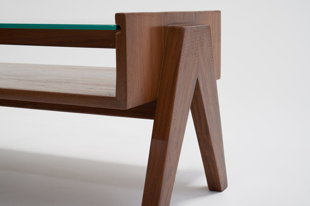 ジャンヌレのコーヒーテーブル サイド部分Vレッグズーム