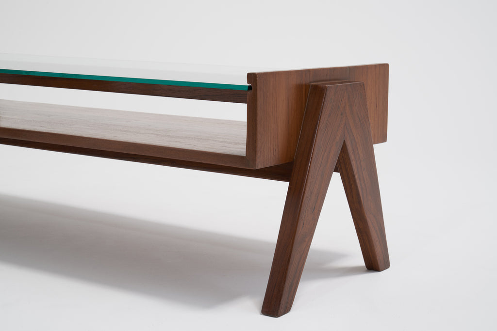 ジャンヌレのコーヒーテーブル 斜め