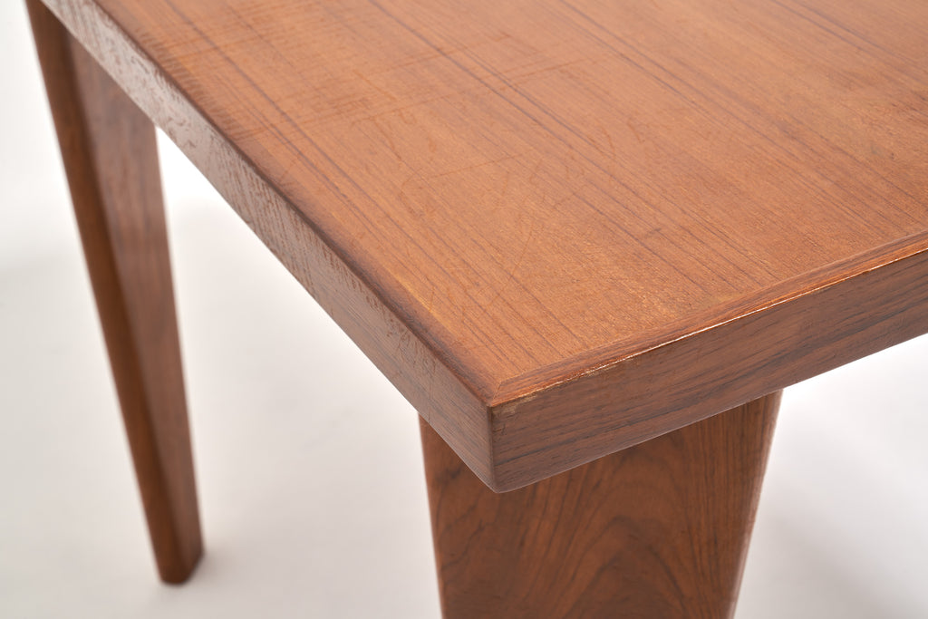 ジャンヌレのスクエアテーブル トップの角部分ズーム画像