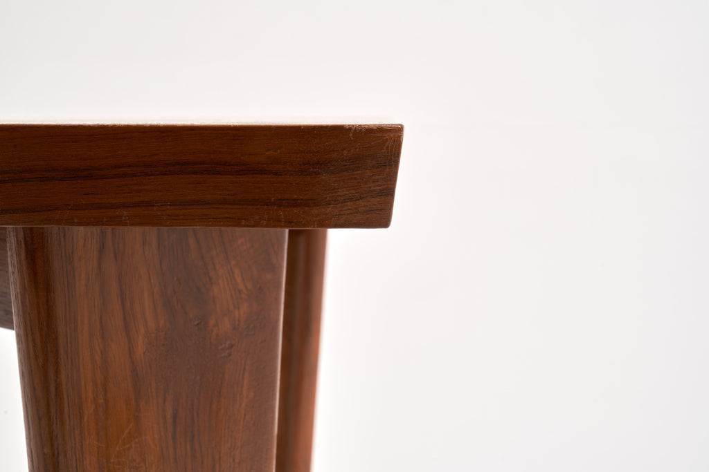 ジャンヌレのスクエアテーブル トップ角部分のズーム画像